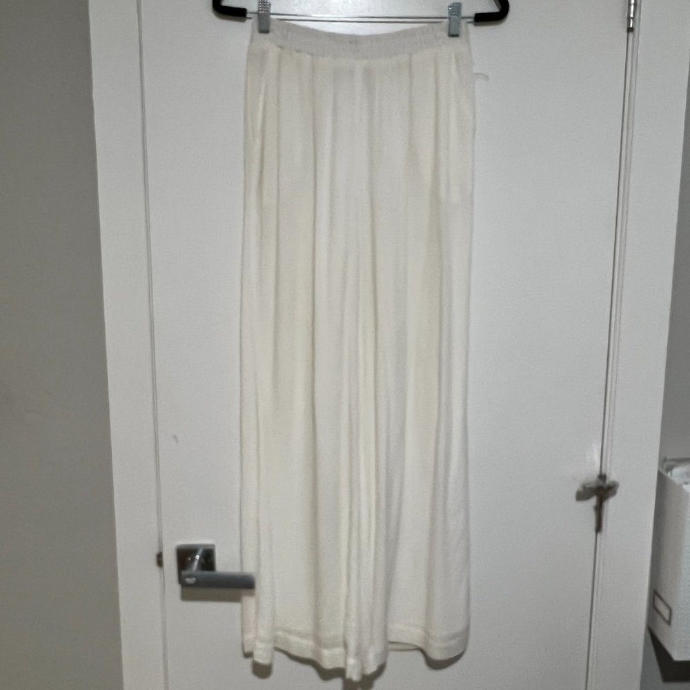 Olivaceous Off white elastic waist flowy pants - Size M